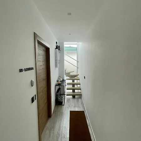Airport B&B *