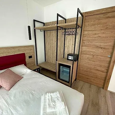 Bed & Breakfast Airport 3*